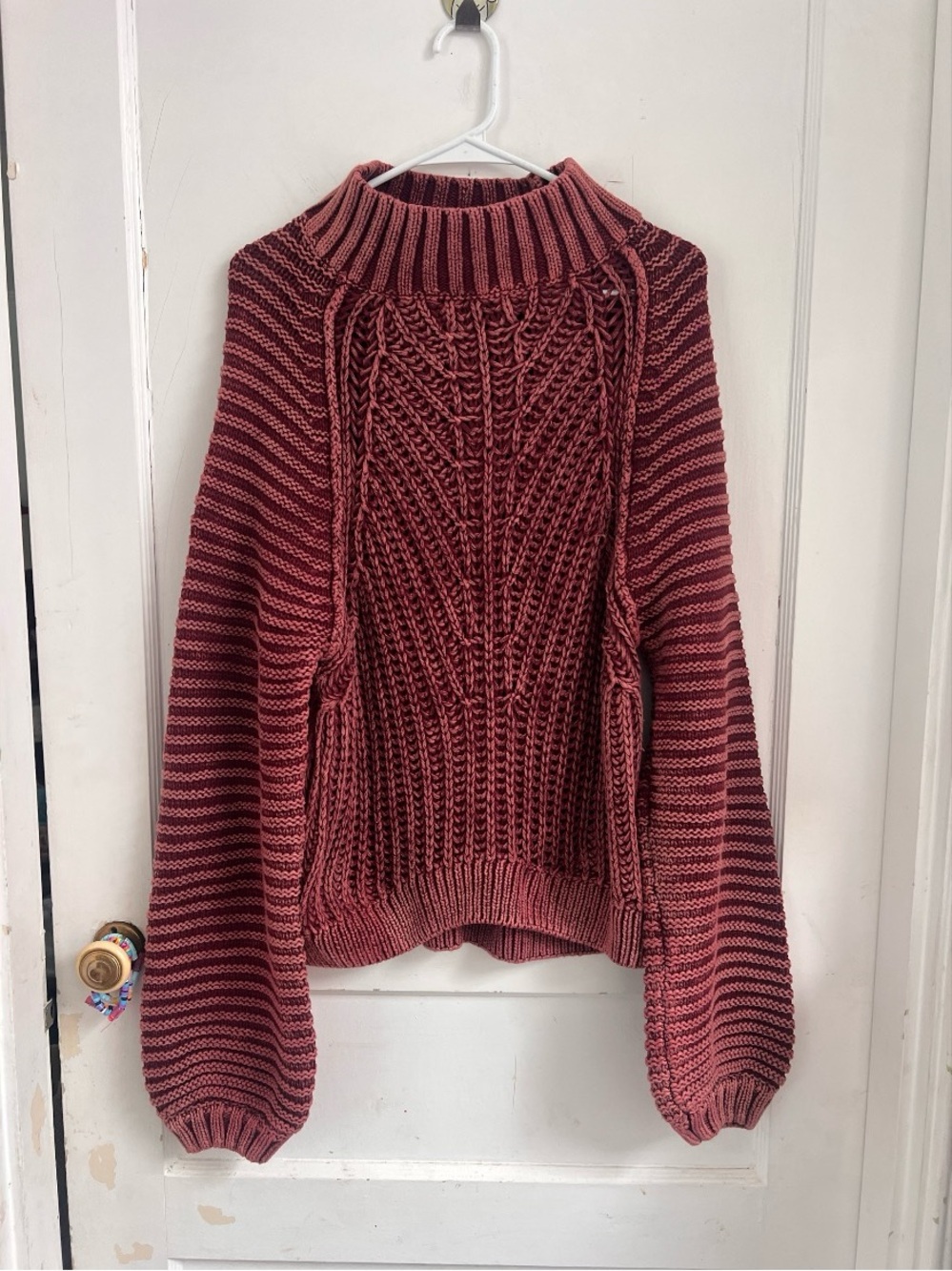 FREE PEOPLE Sweetheart
Sweater XS
MOCK TURTLENECK CABLE
SWEATER IN WINE Size M